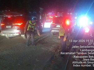 Rem Blong Saat Turunan, Truk Tabrak 8 Kendaraan di Tambun Bekasi