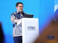 Kepala Departemen Pengelolaan Moneter dan Aset Sekuritas (DPMA) Bank Indonesia, Erwin Gunawan Hutapea memberi pemaparan dalam acara Central Banking Forum 2026, di Grand Ballroom Hotel Mandarin Oriental, Jakarta, Senin (13/4/2026). (CNBC Indonesia/Tri