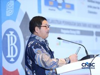 Kepala Departemen Pengelolaan Moneter dan Aset Sekuritas (DPMA) Bank Indonesia, Erwin Gunawan Hutapea memberi pemaparan dalam acara Central Banking Forum 2026, di Grand Ballroom Hotel Mandarin Oriental, Jakarta, Senin (13/4/2026). (CNBC Indonesia/Tri