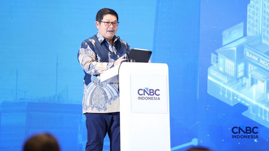 Kepala Departemen Pengelolaan Moneter dan Aset Sekuritas (DPMA) Bank Indonesia, Erwin Gunawan Hutapea memberi pemaparan dalam acara Central Banking Forum 2026, di Grand Ballroom Hotel Mandarin Oriental, Jakarta, Senin (13/4/2026). (CNBC Indonesia/Tri Susilo)