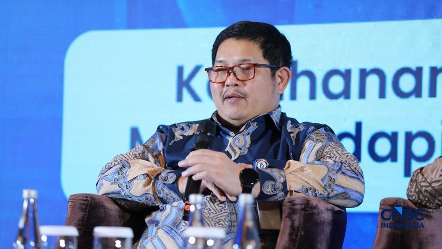 Kepala Departemen Pengelolaan Moneter dan Aset Sekuritas (DPMA) Bank Indonesia, Erwin Gunawan Hutapea memberi pemaparan dalam acara Central Banking Forum 2026, di Grand Ballroom Hotel Mandarin Oriental, Jakarta, Senin (13/4/2026). (CNBC Indonesia/Tri