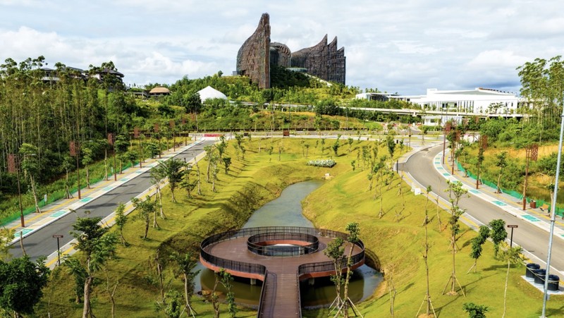 Kepala Otorita IKN Basuki Hadimuljono bersama jajaran terus menerus melakukan monitoring, pengawasan, dan peninjauan yang terperinci seperti pada Sabtu, 11 April 2026 di kawasan Legislatif dan Yudikatif. (Instagram/IKN_id)