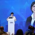 Keynote Speech Deputi Gubernur Senior Bank Indonesia, Destry Damayanti dalam acara Central Banking Forum 2026, di Grand Ballroom Hotel Mandarin Oriental, Jakarta, Senin (13/4/2026). (CNBC Indonesia/Tri Susilo)