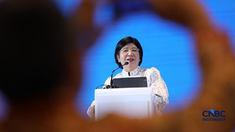 Keynote Speech Deputi Gubernur Senior Bank Indonesia, Destry Damayanti dalam acara Central Banking Forum 2026, di Grand Ballroom Hotel Mandarin Oriental, Jakarta, Senin (13/4/2026). (CNBC Indonesia/Tri Susilo)