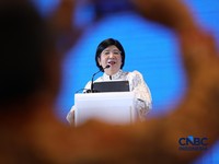 Keynote Speech Deputi Gubernur Senior Bank Indonesia, Destry Damayanti dalam acara Central Banking Forum 2026, di Grand Ballroom Hotel Mandarin Oriental, Jakarta, Senin (13/4/2026). (CNBC Indonesia/Tri Susilo)