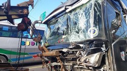 Tabrakan Brio Vs Bus Pariwisata di Ciamis, Sopir Terjepit