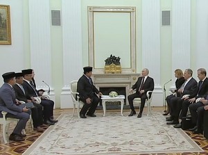 Tiba di Istana Kremlin Moskow, Prabowo Disambut Putin