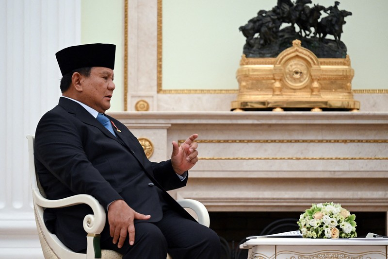 Para anggota delegasi, yang dipimpin oleh Presiden Rusia Vladimir Putin dan Presiden Indonesia Prabowo Subianto, mengadakan pembicaraan di Kremlin di Moskow, Rusia, 13 April 2026. (Igor Ivanko/Pool via REUTERS)