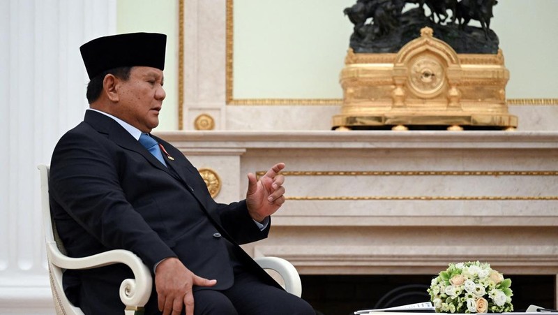 Para anggota delegasi, yang dipimpin oleh Presiden Rusia Vladimir Putin dan Presiden Indonesia Prabowo Subianto, mengadakan pembicaraan di Kremlin di Moskow, Rusia, 13 April 2026. (Igor Ivanko/Pool via REUTERS)