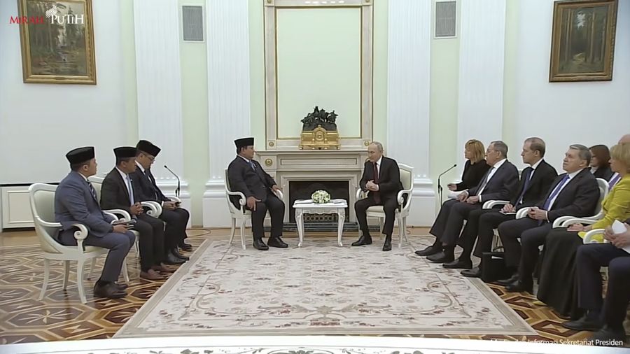 Presiden Prabowo Subianto melakukan pertemuan dengan Presiden Vladimir Putin di Istana Kremlin, Rusia, Senin (13/4/2026). (Tangkapan Layar Youtube/Sekretariat Presiden)