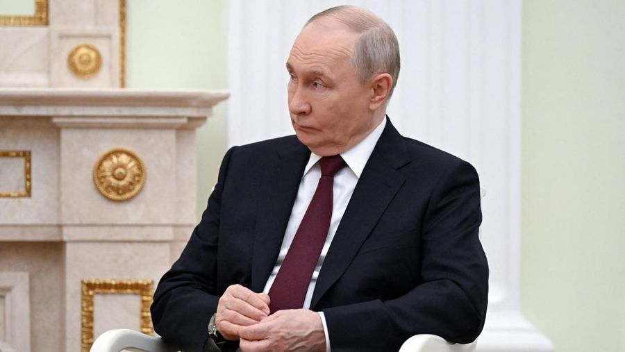 Para anggota delegasi, yang dipimpin oleh Presiden Rusia Vladimir Putin dan Presiden Indonesia Prabowo Subianto, mengadakan pembicaraan di Kremlin di Moskow, Rusia, 13 April 2026. (Igor Ivanko/Pool via REUTERS)