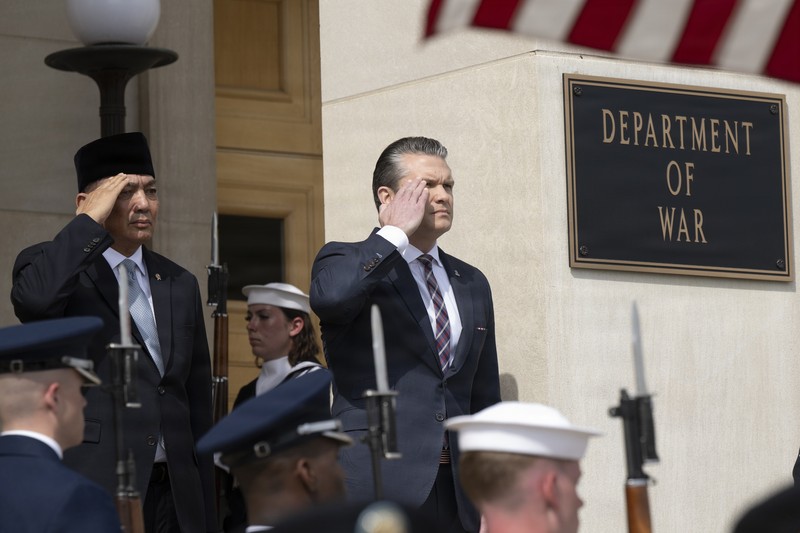 Secretary of War Pete Hegseth hosts a bilateral meeting with Indonesia Minister of Defense Sjafrie Sjamsoeddin at the Pentagon, Washington, D.C., April 13, 2026. (DoW photo by U.S. Navy Petty Officer 1st Class Eric Brann)