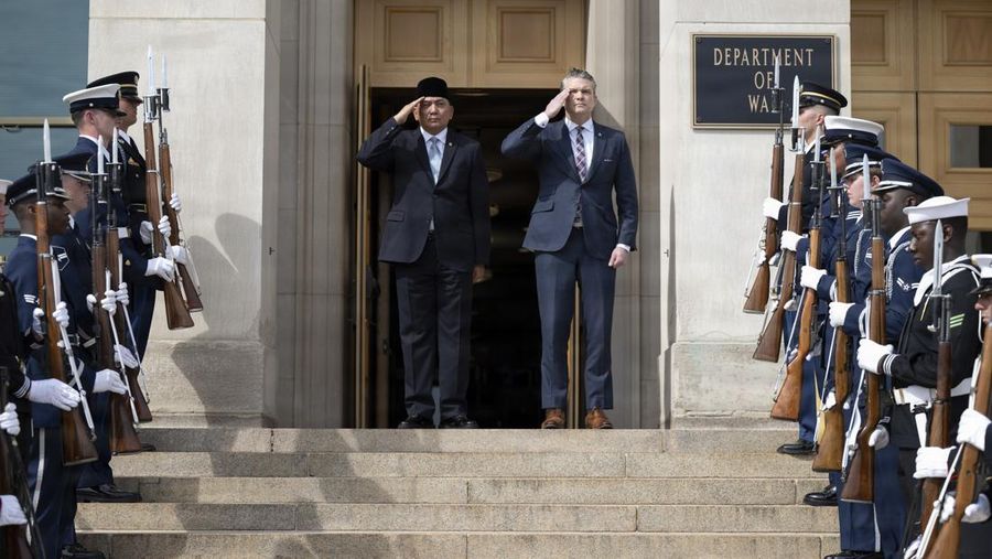 Secretary of War Pete Hegseth hosts a bilateral meeting with Indonesia Minister of Defense Sjafrie Sjamsoeddin at the Pentagon, Washington, D.C., April 13, 2026. (DoW photo by U.S. Navy Petty Officer 1st Class Eric Brann)