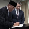 Foto: Menteri Pertahanan Sjafrie Sjamsoeddin. (Dokumentasi Office of the Secretary of War P/Petty Officer 1st Class Eric Brann)