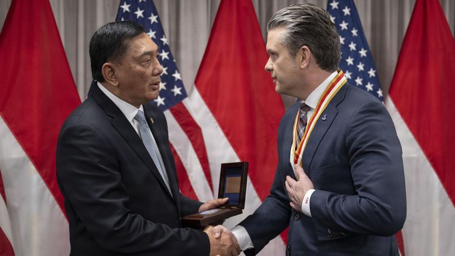 Secretary of War Pete Hegseth hosts a bilateral meeting with Indonesia Minister of Defense Sjafrie Sjamsoeddin at the Pentagon, Washington, D.C., April 13, 2026. (DoW photo by U.S. Navy Petty Officer 1st Class Eric Brann)