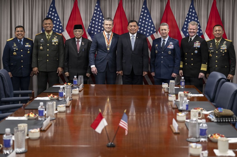Secretary of War Pete Hegseth hosts a bilateral meeting with Indonesia Minister of Defense Sjafrie Sjamsoeddin at the Pentagon, Washington, D.C., April 13, 2026. (DoW photo by U.S. Navy Petty Officer 1st Class Eric Brann)
