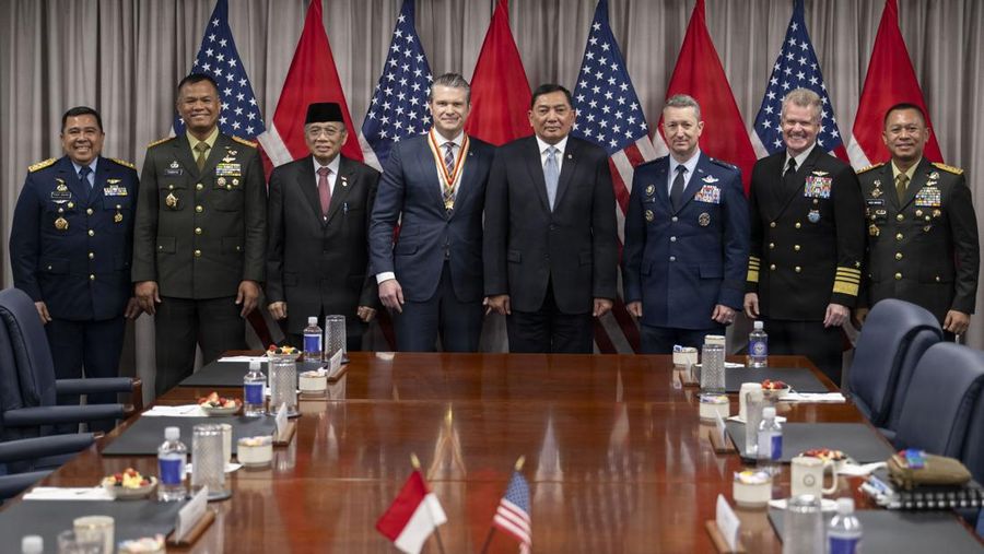 Secretary of War Pete Hegseth hosts a bilateral meeting with Indonesia Minister of Defense Sjafrie Sjamsoeddin at the Pentagon, Washington, D.C., April 13, 2026. (DoW photo by U.S. Navy Petty Officer 1st Class Eric Brann)