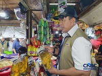 Bos Bulog Sidak ke Pasar Minggu, Pedagang Migor Teriak Plastik Mahal