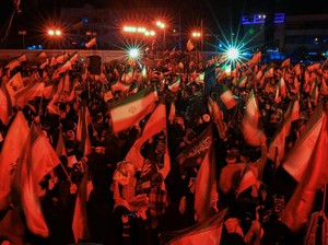 Video Warga Iran Demo Bela Pemerintahnya: AS Musuh Tuhan!