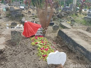Keluarga Sempat Bingung Mengapa Yai Mim Dimakamkan di Blitar?