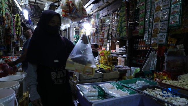 May Day! May Day! Harga Plastik Makin Mahal, Pedagang Sudah Teriak