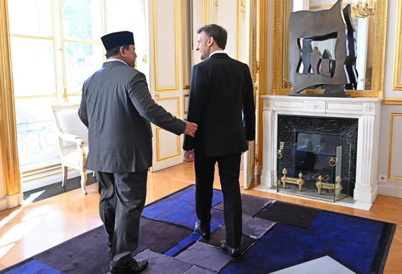 Usai merampungkan kunjungan kenegaraannya ke Rusia, Presiden melanjutkan agenda lawatan ke Prancis dan bertemu dengan Presiden Republik Prancis, Yang Mulia Emmanuel Macron. (Instagram/Presiden RepublikIndonesia)