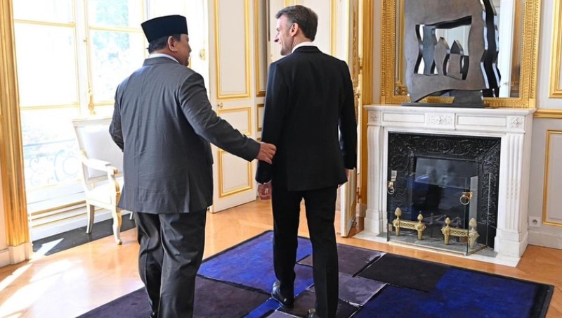 Usai merampungkan kunjungan kenegaraannya ke Rusia, Presiden melanjutkan agenda lawatan ke Prancis dan bertemu dengan Presiden Republik Prancis, Yang Mulia Emmanuel Macron. (Instagram/Presiden RepublikIndonesia)