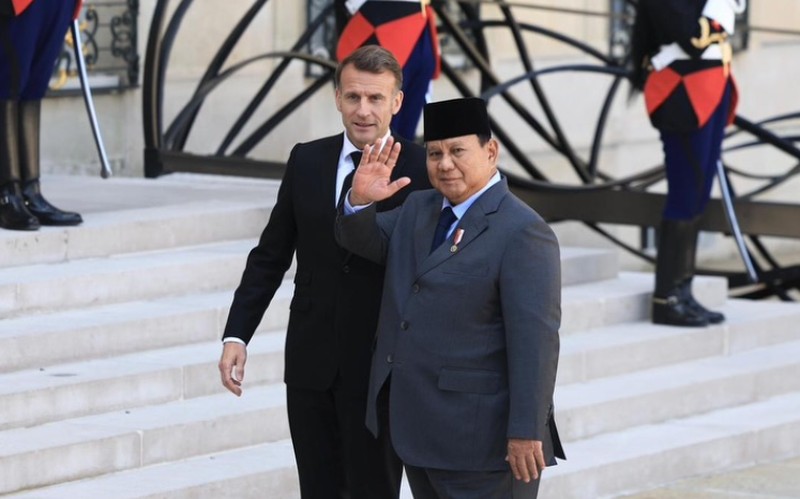 Usai merampungkan kunjungan kenegaraannya ke Rusia, Presiden melanjutkan agenda lawatan ke Prancis dan bertemu dengan Presiden Republik Prancis, Yang Mulia Emmanuel Macron. (Instagram/Presiden RepublikIndonesia)