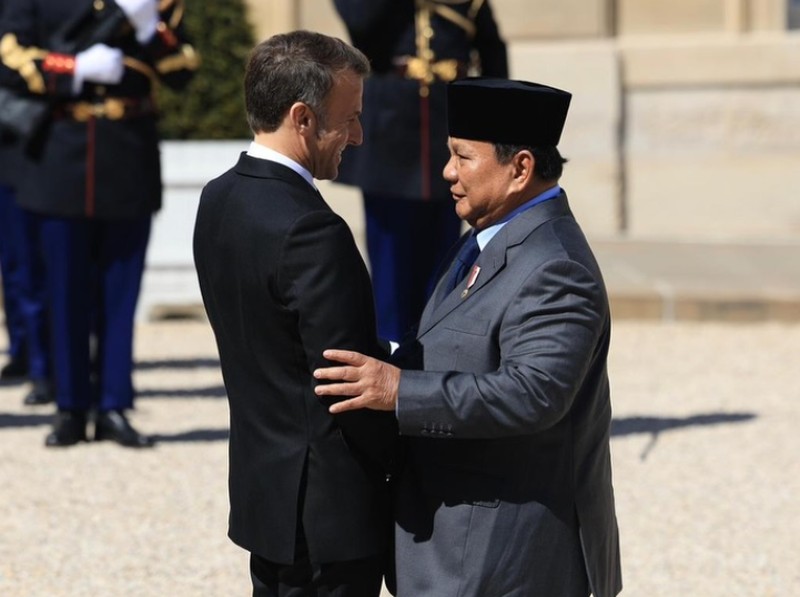 Usai merampungkan kunjungan kenegaraannya ke Rusia, Presiden melanjutkan agenda lawatan ke Prancis dan bertemu dengan Presiden Republik Prancis, Yang Mulia Emmanuel Macron. (Instagram/Presiden RepublikIndonesia)