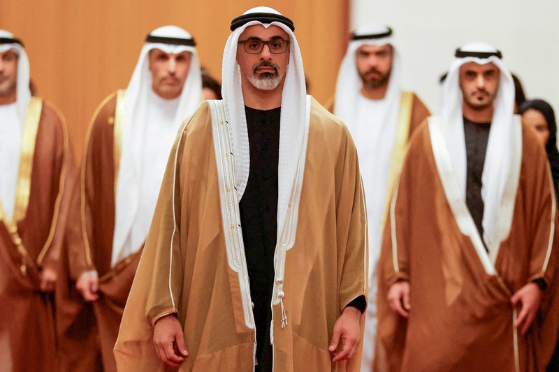 Presiden Tiongkok Xi Jinping dan Sheikh Khaled bin Mohamed bin Zayed Al Nahyan, Putra Mahkota Abu Dhabi, Uni Emirat Arab, menghadiri pertemuan di Balai Besar Rakyat, di Beijing pada 14 April 2026. (Haruna Furuhashi/Pool via REUTERS)