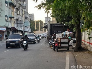 Warga Keluhkan Bau Busuk di Jalan Stasiun, Camat Medan Barat: Itu TPS