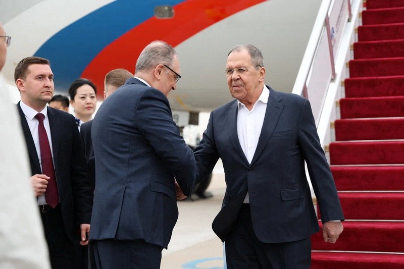 Russia&rsquo;s Foreign Minister Sergei Lavrov walks for a meeting with China&rsquo;s President Xi Jinping at the Great Hall of the People in Beijing, China April 15, 2026. Iori Sagisawa/Pool via REUTERS