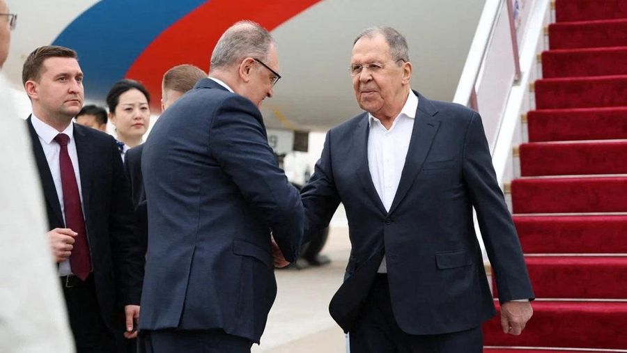 Russia&rsquo;s Foreign Minister Sergei Lavrov walks for a meeting with China&rsquo;s President Xi Jinping at the Great Hall of the People in Beijing, China April 15, 2026. Iori Sagisawa/Pool via REUTERS