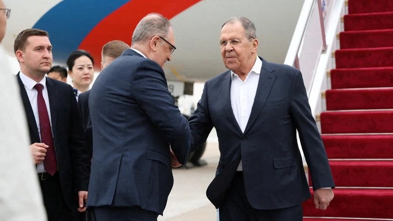 Russia&rsquo;s Foreign Minister Sergei Lavrov walks for a meeting with China&rsquo;s President Xi Jinping at the Great Hall of the People in Beijing, China April 15, 2026. Iori Sagisawa/Pool via REUTERS