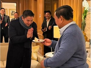 Momen Prabowo Ikut Rayakan Ultah Seskab Teddy di Sela Kunker di Paris