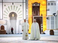 Momen Syahdu Paus Leo Kunjungi Masjid Bertemu Imam Muslim Besar