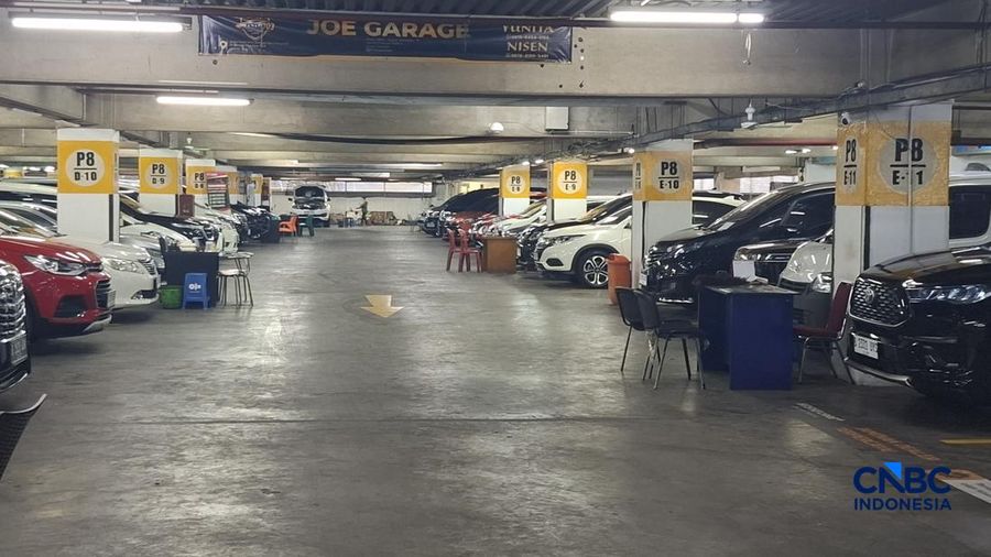 Penjualan  mobil bekas di WTC Mangga Dua, Jakarta Utara, Rabu (15/4/2026). (CNBC Indonesia/ Chandra Dwi Pranata)