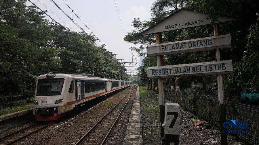 Tak Beroperasi Sejak 2007, Potret Bangunan Stasiun Mampang Terbengkalai. (CNBC Indonesia/Faisal Rahman)