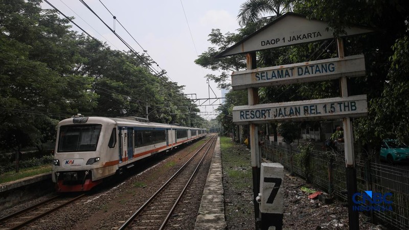 Tak Beroperasi Sejak 2007, Potret Bangunan Stasiun Mampang Terbengkalai. (CNBC Indonesia/Faisal Rahman)