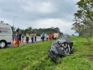 Hiace Tabrak Truk di Tol Semarang-Solo Km 445, 2 Orang Tewas