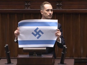Video Bendera Israel Berlogo Swastika Dibentangkan di Parlemen Polandia