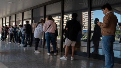 Antrean Panjang Migran di Madrid, Berebut Bukti Tinggal demi Status Legal