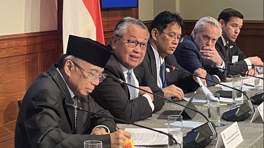 Gubernur Bank Indonesia Perry Warjiyo dalam pertemuan lanjutan dengan investor global, serta pertemuan dengan US-ASEAN Business Council dan International Monetary Fund dalam rangkaian IMF-World Bank Spring Meetings 2026 di Washington, D.C., AS. (15/4/2026). (Dok BI)