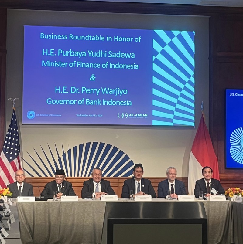 Gubernur Bank Indonesia Perry Warjiyo dalam pertemuan lanjutan dengan investor global, serta pertemuan dengan US-ASEAN Business Council dan International Monetary Fund dalam rangkaian IMF-World Bank Spring Meetings 2026 di Washington, D.C., AS. (15/4/2026). (Dok BI)