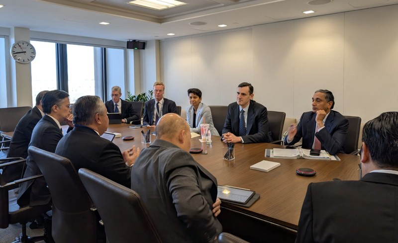 Gubernur Bank Indonesia Perry Warjiyo dalam pertemuan lanjutan dengan investor global, serta pertemuan dengan US-ASEAN Business Council dan International Monetary Fund dalam rangkaian IMF-World Bank Spring Meetings 2026 di Washington, D.C., AS. (15/4/2026). (Dok BI)