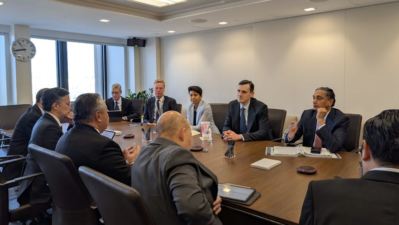 Gubernur Bank Indonesia Perry Warjiyo dalam pertemuan lanjutan dengan investor global, serta pertemuan dengan US-ASEAN Business Council dan International Monetary Fund dalam rangkaian IMF-World Bank Spring Meetings 2026 di Washington, D.C., AS. (15/4/2026). (Dok BI)