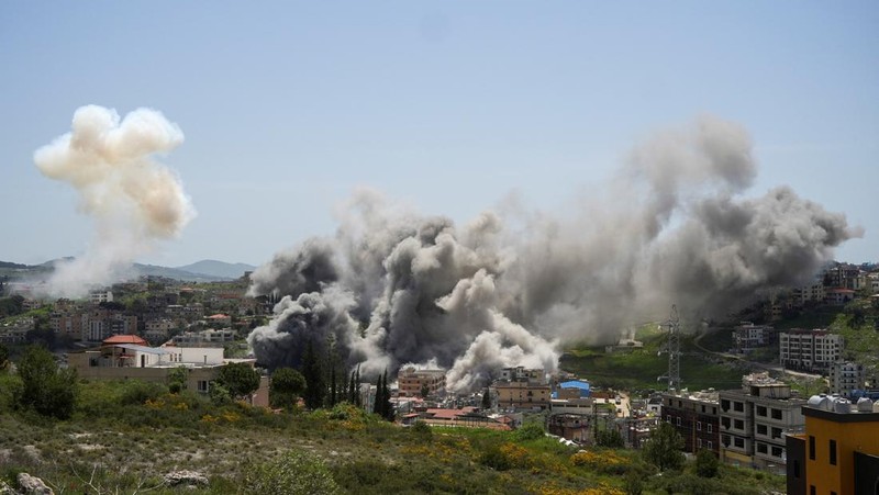 Smoke rises following an Israeli strike in Nabatieh, Lebanon, April 16, 2026.  REUTERS/Stringer