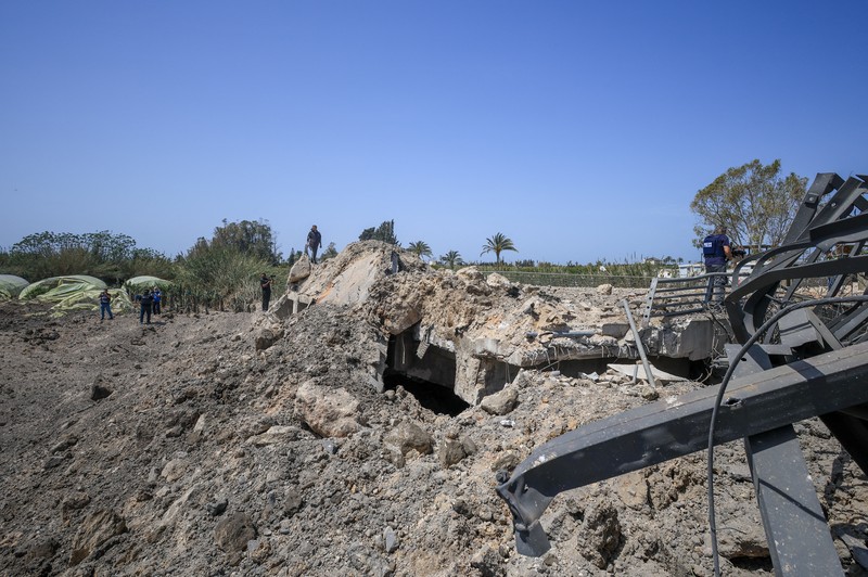 Smoke rises following an Israeli strike in Nabatieh, Lebanon, April 16, 2026.  REUTERS/Stringer