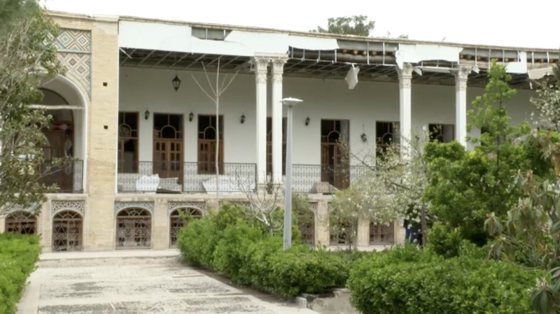 Istana Golestan yang terdaftar sebagai Situs Warisan Dunia UNESCO di Teheran dan kompleks Sa'dabad termasuk di antara situs-situs yang rusak. (Reuters TV)