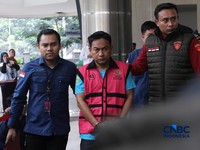 Penampakan Ketua Ombusman RI Pakai Rompi Pink & Resmi Ditahan Kejagung